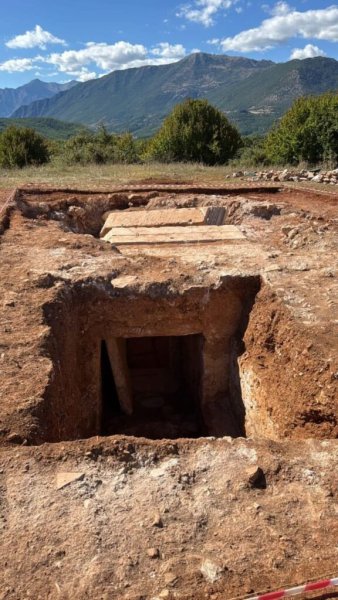 Розкопки в Албанії – археологи знайшли римську гробницю – фото1