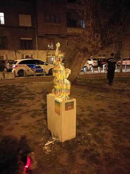 статуя, BLM, Будапешт, фото