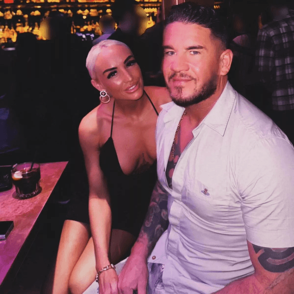 Джиммі Ґулд з дівчиною Зоуї