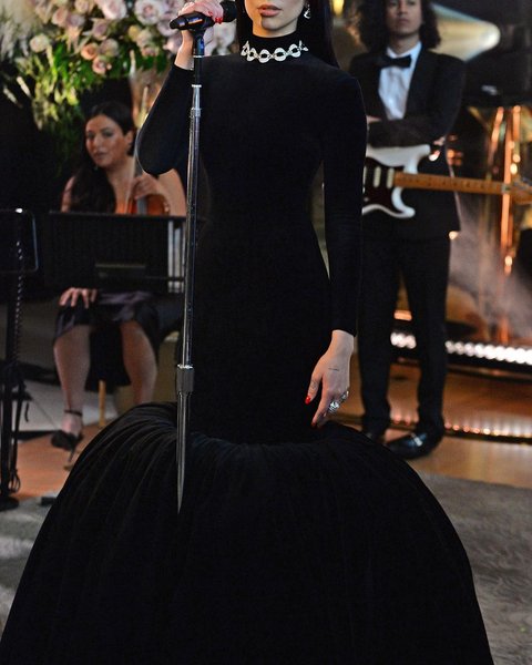 Дуа Липа, вечеринка