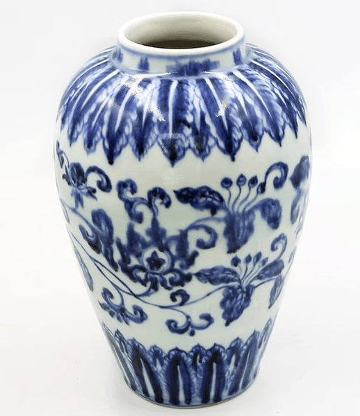 На основании вазы сохранилось клеймо, которое означает "сделано во времена правления Сюаньдэ Великой династии Мин"