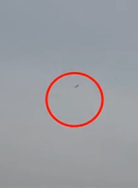 Резервоарът за гориво на боен самолет падна на паркинг в Анкара Резервоарът за гориво на боен самолет падна на паркинг в Анкара