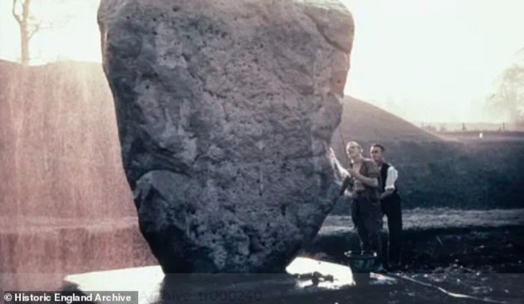 Древние камни в Эйвбери