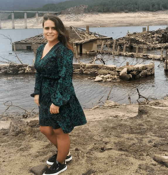 туристы, река