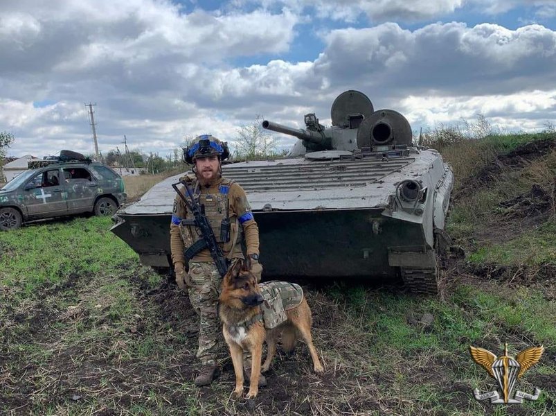 боец всу с собакой