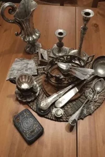 Чоловік за допомогою мапи, намальованої батьком, віднайшов у Львові скарб своєї родини, що там було