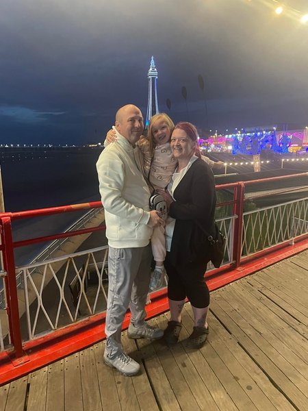 Лі Кларк з чоловіком та донькою після схуднення