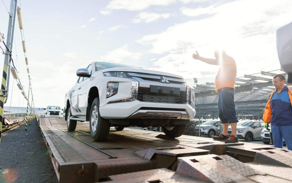 пикапы для ВСУ, авто для ВСУ, фонд повернись живым, Mitsubishi L200, Peugeot Landtrek, пикапы Mitsubishi