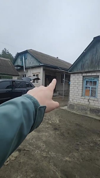Тарас показал дом в деревне