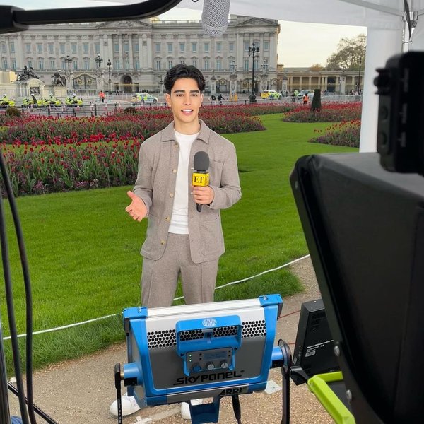 омид скоби, книга