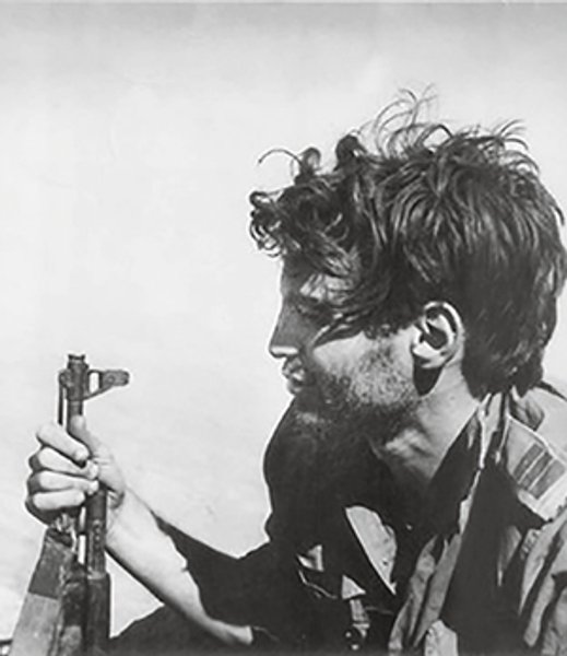 

Узи Даян: "Мы в самом деле ощущали себя элитой, но из этого следовала лишь необходимость тяжело работать и желание призваться в лучшие подразделения ЦАХАЛа"
