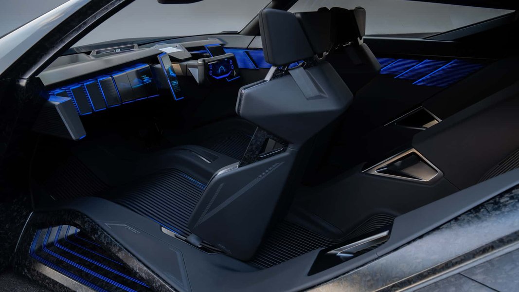 Крісла купе є частиною силової структури авто