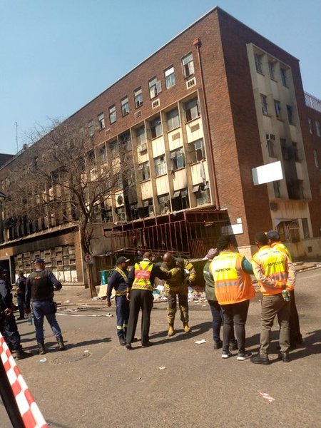 В пожаре в центре Йоханнесбурга погибло 73 человека