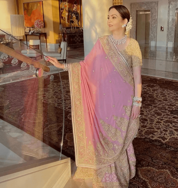 Нита Амбани, дом, лестница