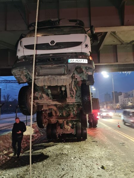 самосвал, путепровод, авария