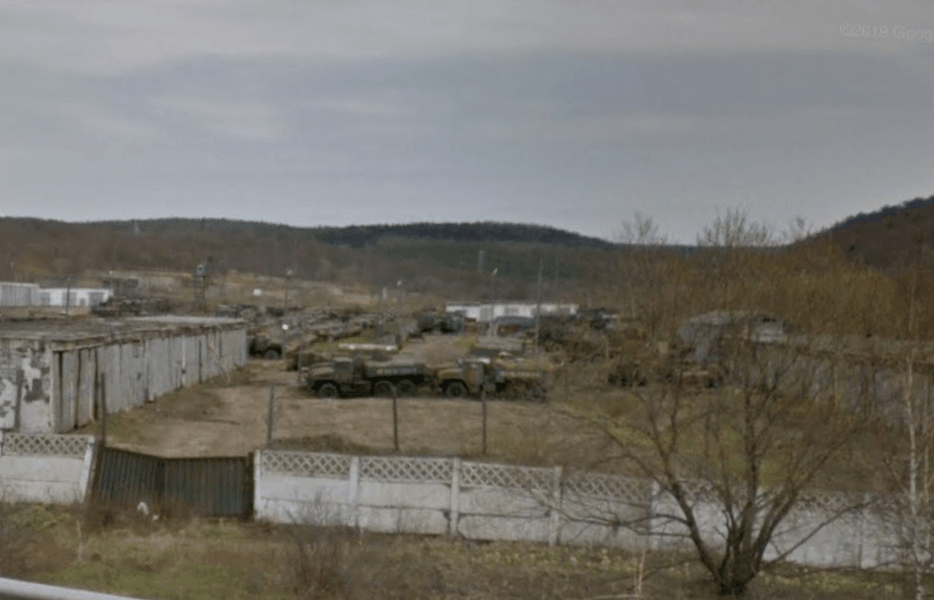 База біля Южно-Сахалінська