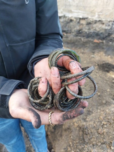 исследователи раскопали украшения