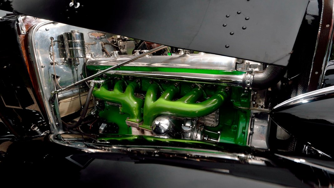 Кабріолет оснащений 6,9-літровим 265-сильним двигуном.