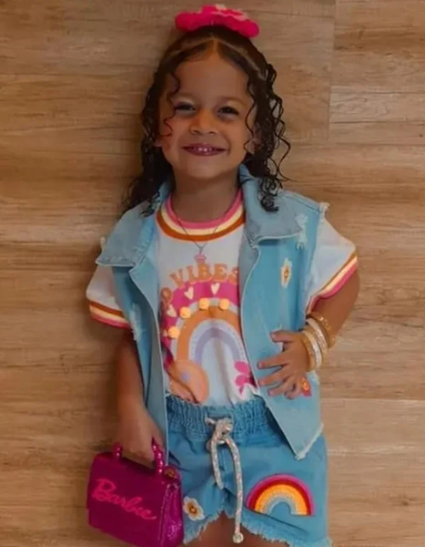 Девочка-мем, курьезное фото во время операции, акушерство, Изабель Роша, состаренное лицо, Бразилия