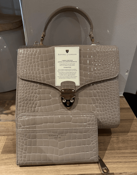 Нова сумка Aspinal of London Mayfair зі шкіри під крокодила і відповідний гаманець, знайдені в благодійному магазині, що коштують понад 600 фунтів