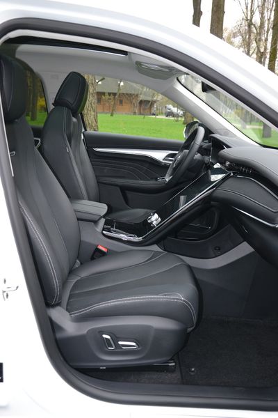 передні сидіння MG Marvel R, MG Marvel R, новий MG Marvel R, електромобіль MG, кросовер MG, електромобіль MG Marvel, MG Marvel R 2023