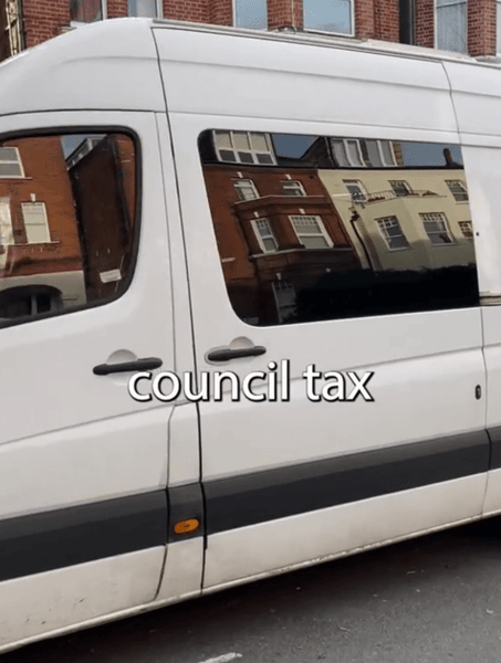 Бус став будинком для британця Льюїс з Лондона