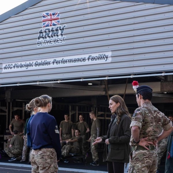 Кейт Миддлтон поздравила всех причастных с Днем вооруженных сил Великобритании.