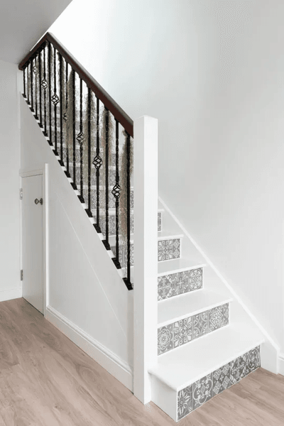 Жінка перетворила гараж на будинок, старий гараж, туалет, покинутий гараж, старі речі, ремонт старих речей, розкішний будинок, гостьовий будиночок