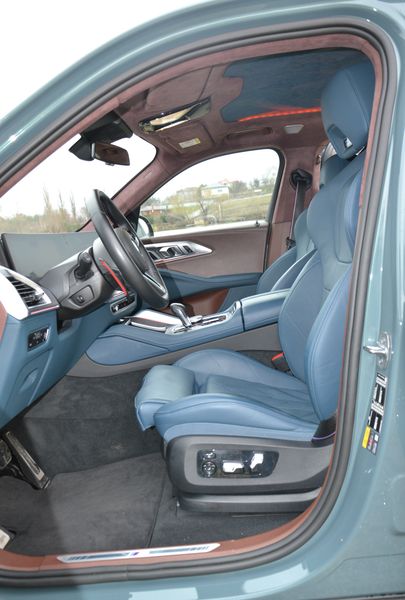 передні сидіння BMW XM, BMW XM 2024, BMW XM, кросовер BMW
