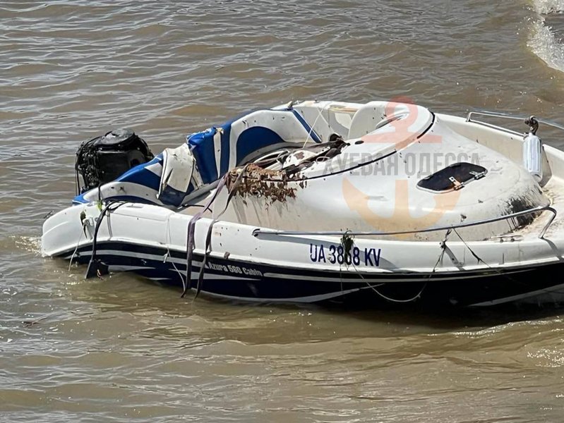 Море в Одессе, мусор