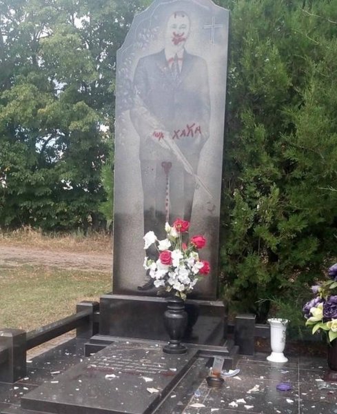 кладовищі, вандалізм