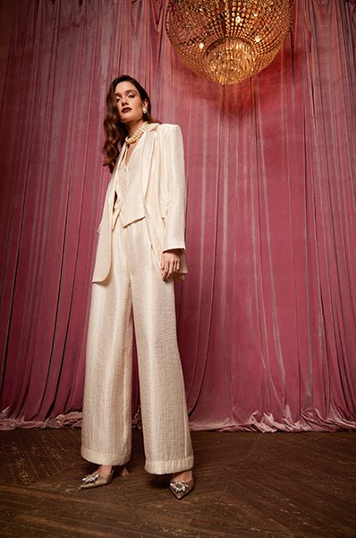 новогодний корпоратив, наряд на корпоратив, идея для наряда на корпоратив, синее платье, цвет 2022 года, брючный костюм