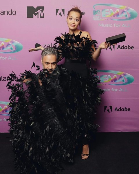 Тайка Вайтити, Рита Ора, помолвка, помолвка на рождество