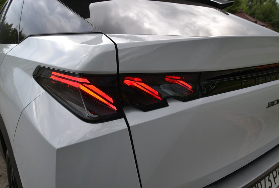 Фонари Peugeot 3008