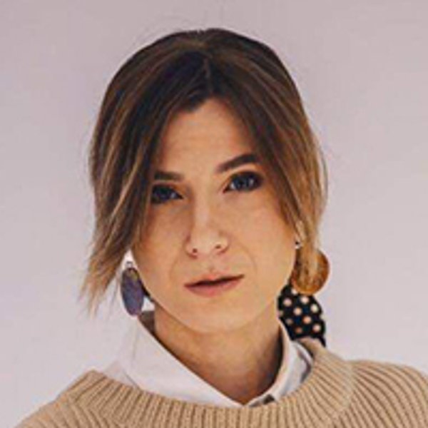 
 "Политикам, как никому другому, стоит уделять внимание при выборе одежды из немнущихся тканей. Ведь папарацци могут настигнуть в любой момент"
 

Юлия Цыганенко
профессиональный стилист

