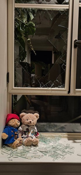 Лідер гурту "Машина времени" Андрій Макаревич повідомив, що його будинок в Ізраїлі зазнав пошкоджень унаслідок атаки Ірану.