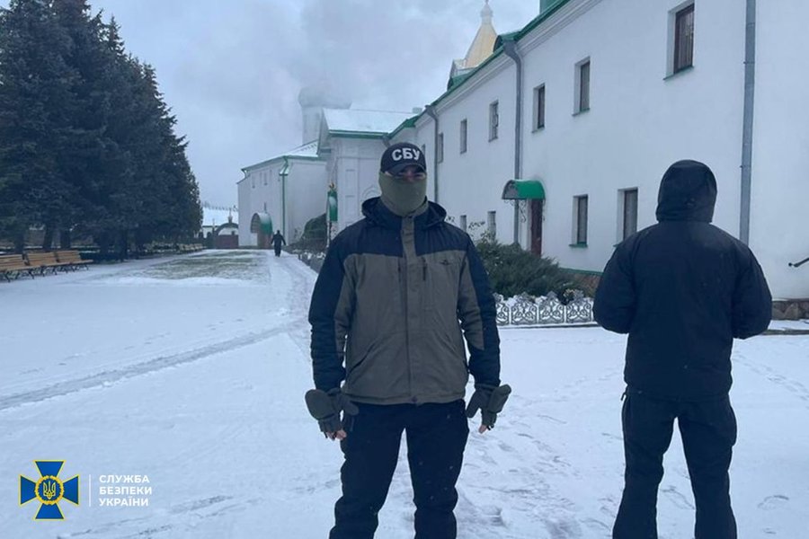 Силовики проводять обшуки в українських релігійних установах