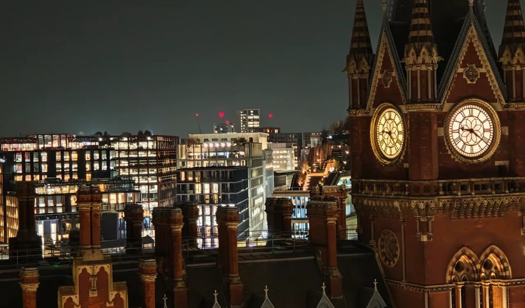 Телеобъектив Xiaomi 17 Телеобъектив Xiaomi 17 ночью