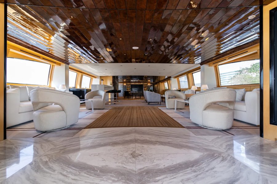 Інтер'єр найбільшої у світі яхти