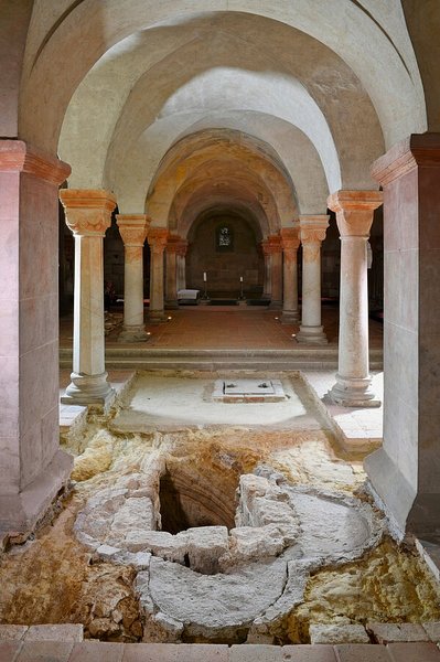 Оттон, Германия, крещение, церковь, религия, купель, христианство, археологи, археология, ученые, находка, исследования, история, Серватий