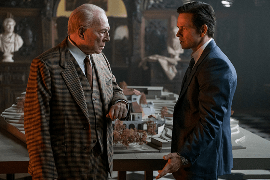 Крістофер Пламмер і Марк Волберг у фільмі "Усі гроші світу"