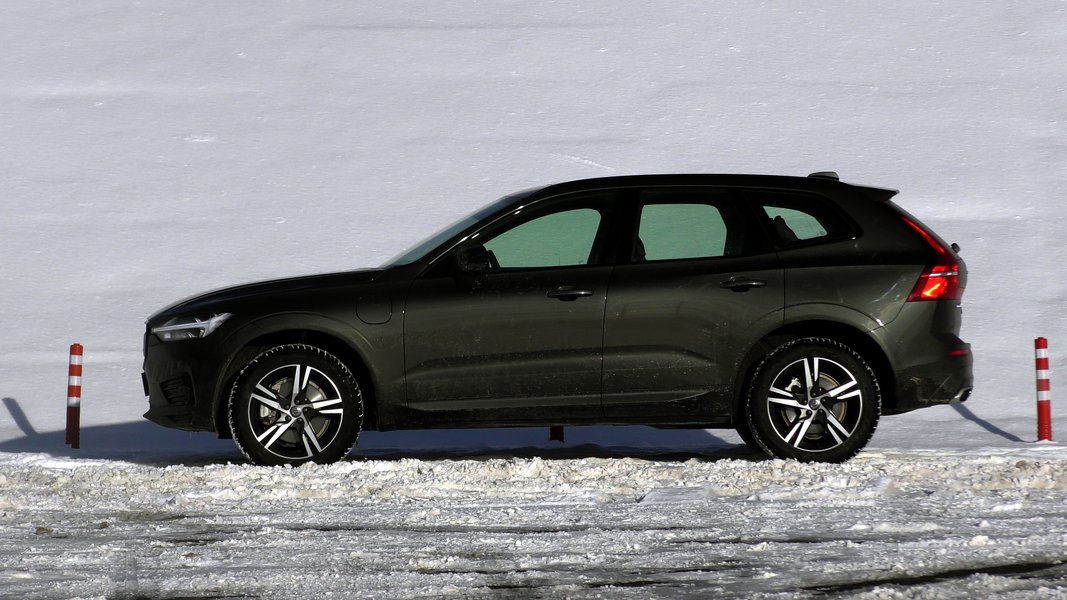 Volvo XC60, вид сбоку, фото