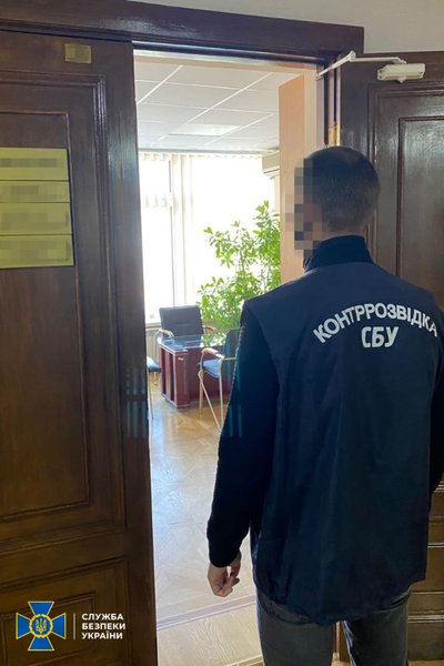 СБУ обвинила чиновников ТППУ в незаконной легализации иностранцев