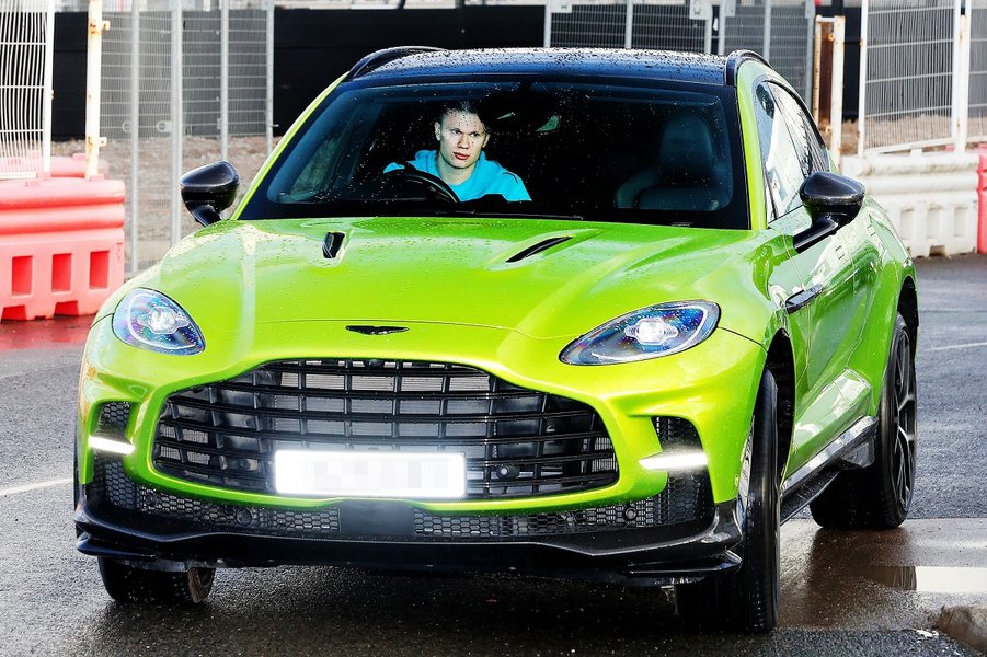 Aston Martin DBX707