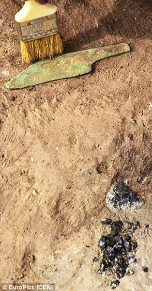 Следы угля, обнаруженные на месте раскопок