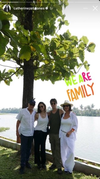 Катрин Зита-Джоунс Майкъл Дъглас деца Катрин Зита-Джоунс и Майкъл Дъглас с деца