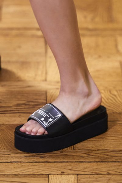 слипперы, обувь лета 2021, тренды обуви