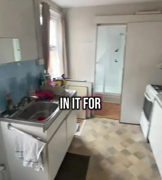 Пара купила худший дом на улице, как их дом изменился за последний год, смешные истории