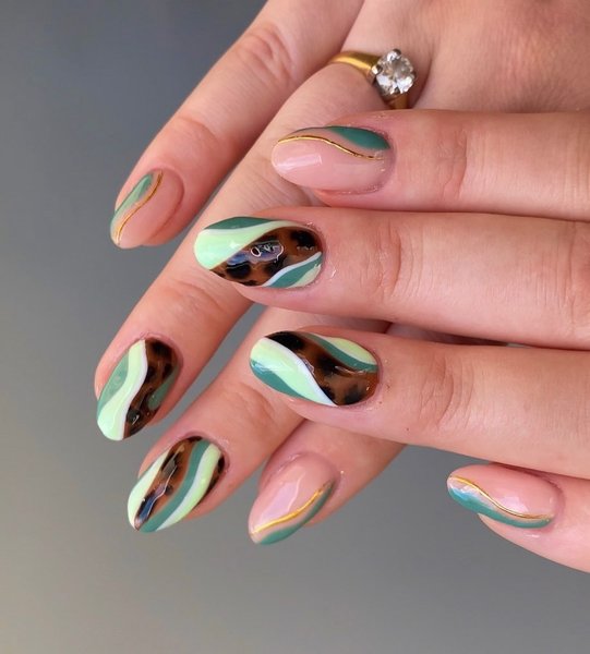 цветной маникюр, цветные волны, тренды маникюра, модный маникюр