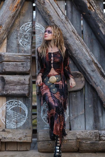 Наталья Поклонская, Поклонская скандал, Поклонская Хэллоуин 2024, черный костюм, фото